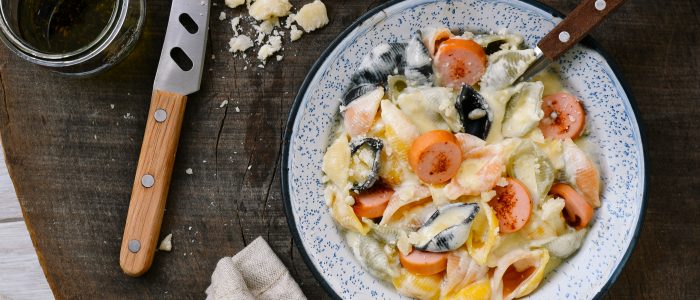 Паста с четири сирена и кренвирши